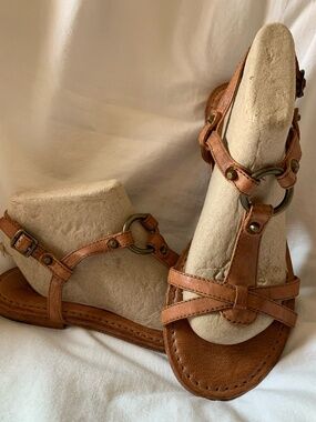 Frye tan genuine leather 'Carson Ring Sandal'